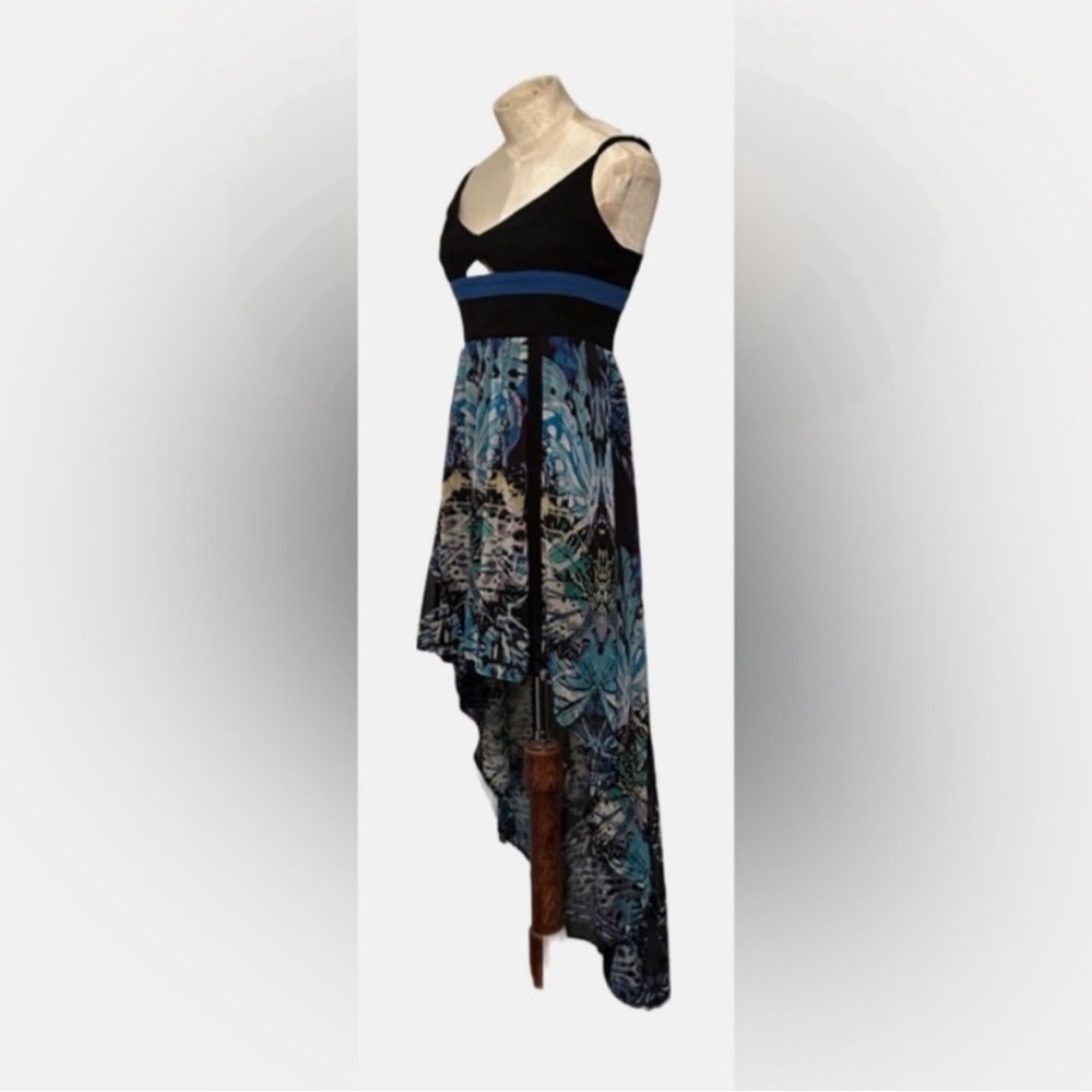 Gorgeous Butterfly Print Dress by Bebe - Picture 2 of 8